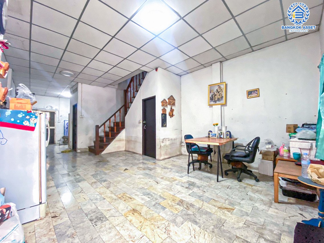 *****ทาวน์เฮ้าส์มือสองนนทบุรี หมู่บ้าน บุษชาติ บางกรวย-ไทรน้อย เนื้อที่กว้าง 21 ตร.ว. ฟังก์ชัน 3 ห้องนอน 2 ห้องน้ำ 1 ที่จอดรถ แถมฟรี! 1 เครื่องปรับอากาศ บนทำเลเดินทางสะดวก เชื่อมต่อ ถนนบางกรวย-ไทรน้อย, ถนนรัตนาธิเบศร์, ถนนราชพฤกษ์ เพียง 10 นาทีก็ถึงใกล้รถไฟฟ้าสายสีม่วง "สถานีบางพลู"