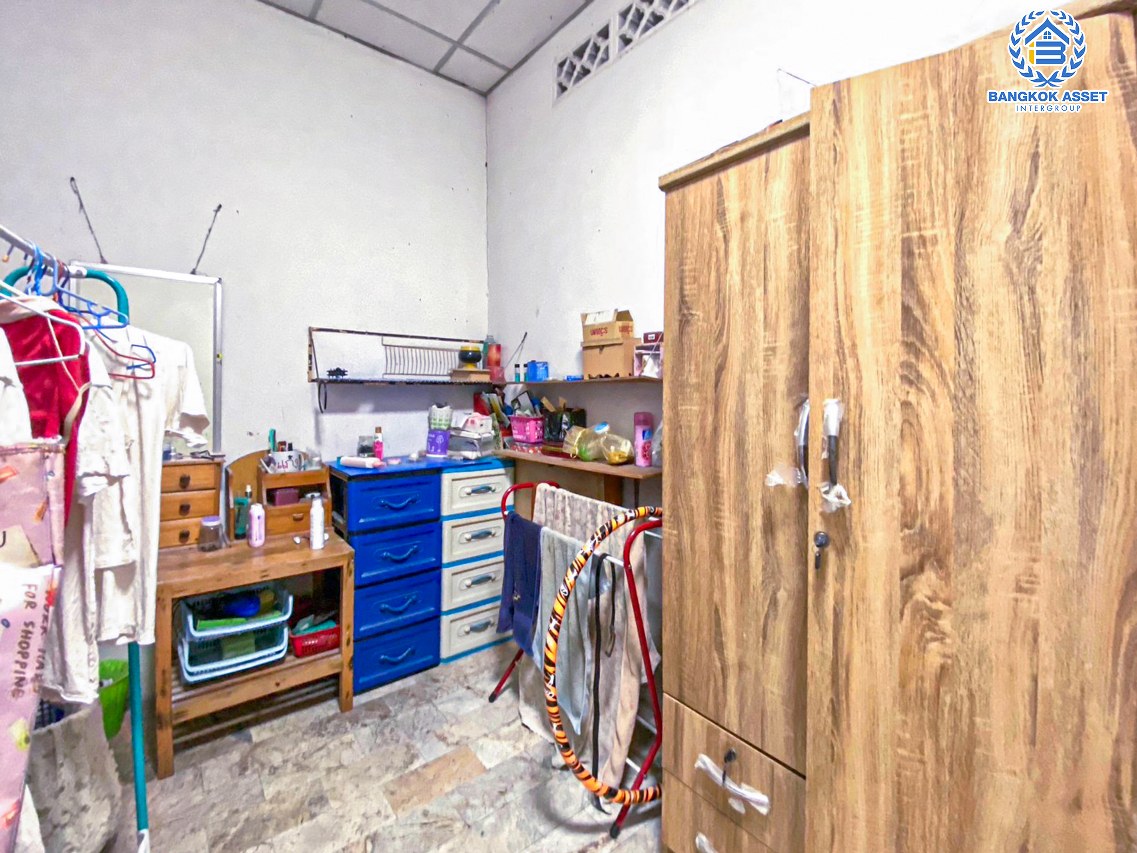 *****ทาวน์เฮ้าส์มือสองนนทบุรี หมู่บ้าน บุษชาติ บางกรวย-ไทรน้อย เนื้อที่กว้าง 21 ตร.ว. ฟังก์ชัน 3 ห้องนอน 2 ห้องน้ำ 1 ที่จอดรถ แถมฟรี! 1 เครื่องปรับอากาศ บนทำเลเดินทางสะดวก เชื่อมต่อ ถนนบางกรวย-ไทรน้อย, ถนนรัตนาธิเบศร์, ถนนราชพฤกษ์ เพียง 10 นาทีก็ถึงใกล้รถไฟฟ้าสายสีม่วง "สถานีบางพลู"