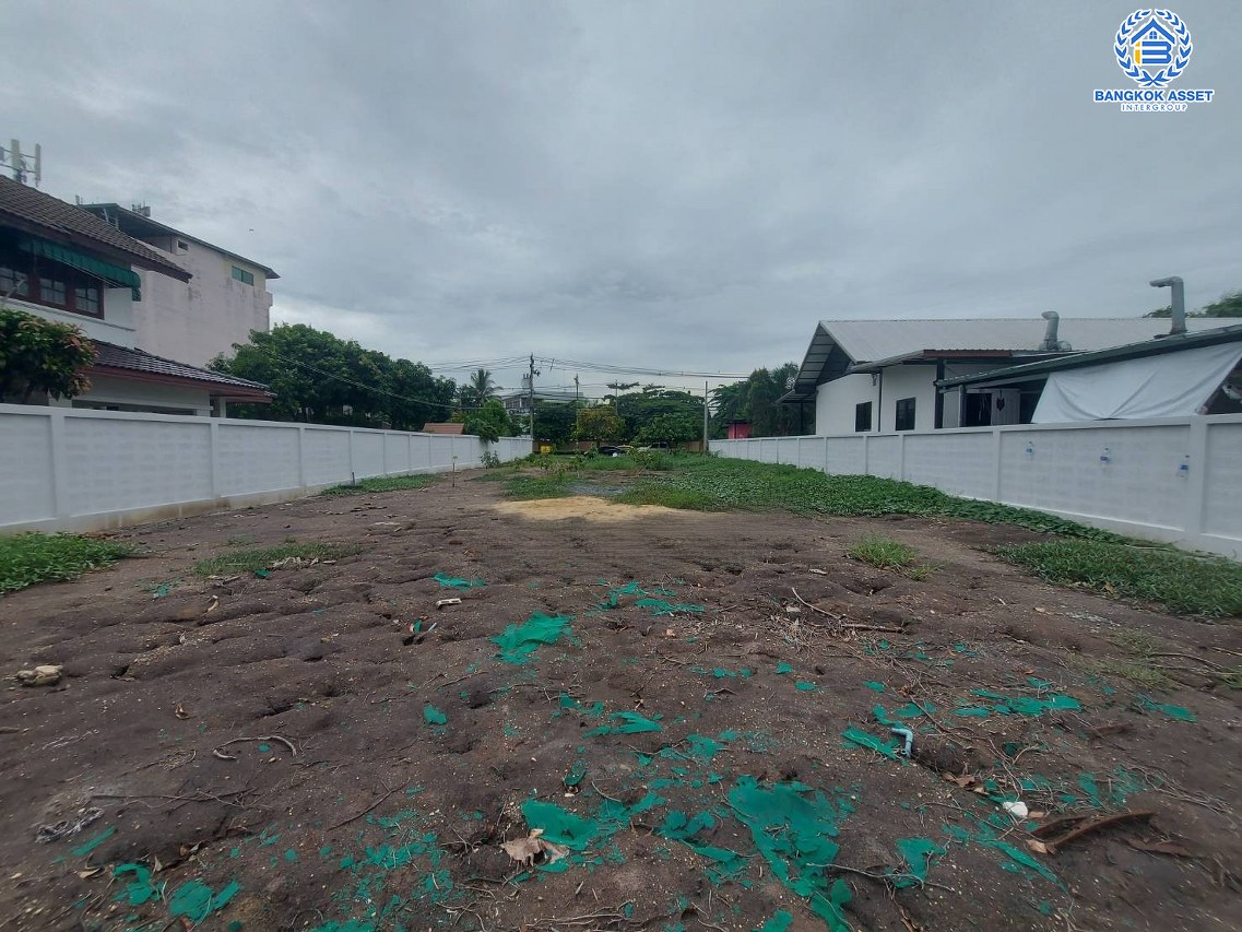 *****ที่ดินเปล่าทำเลเดินทางสะดวก! ที่ดินเปล่า สนามบินน้ำ เนื้อที่ขนาด 191 ตร.ว. (หน้ากว้าง 20 เมตร) หน้าโครงการติด ถนนนนทบุรี สร้างเป็นที่อยู่อาศัยก็ดี หรือจะลงทุนก็คุ้ม! เชื่อมต่อถนนรัตนาธิเบศร์, ถนนติวานนท์, ถนนราชพฤกษ์-นนทบุรี1 เดินทางเข้าเมืองได้สะดวกสุดๆ ในราคาสุดคุ้ม!