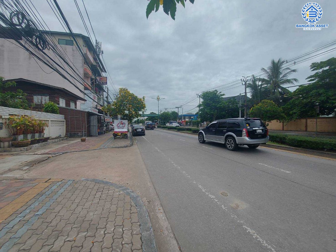 *****ที่ดินเปล่าทำเลเดินทางสะดวก! ที่ดินเปล่า สนามบินน้ำ เนื้อที่ขนาด 191 ตร.ว. (หน้ากว้าง 20 เมตร) หน้าโครงการติด ถนนนนทบุรี สร้างเป็นที่อยู่อาศัยก็ดี หรือจะลงทุนก็คุ้ม! เชื่อมต่อถนนรัตนาธิเบศร์, ถนนติวานนท์, ถนนราชพฤกษ์-นนทบุรี1 เดินทางเข้าเมืองได้สะดวกสุดๆ ในราคาสุดคุ้ม!