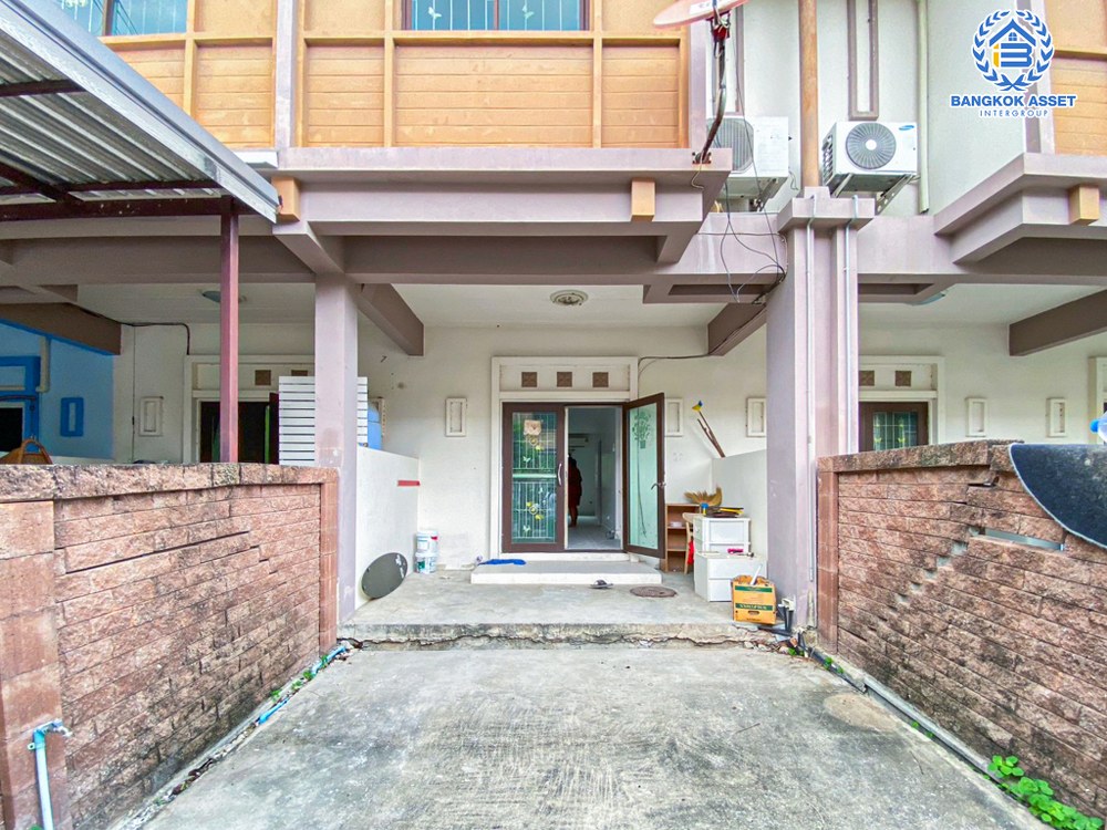 *****ทาวน์เฮ้าส์มือสอง โครงการ เอโทล บาหลีบีช มอเตอร์เวย์-ลาดกระบัง เนื้อที่ 18 ตร.ว. ฟังก์ชัน 2 ห้องนอน 2 ห้องน้ำ 1 ที่จอดรถ ตกแต่งสวยสไตล์บาหลี ภายในสภาพเยี่ยม พร้อมเข้าอยู่ บนทำเลเดินทางสะดวก เชื่อมต่อถนนศรีนครินทร์ ถนนอ่อนนุช ถนนบางนา-ตราด ใกล้จุดขึ้นทางพิเศษมอเตอร์เวย์