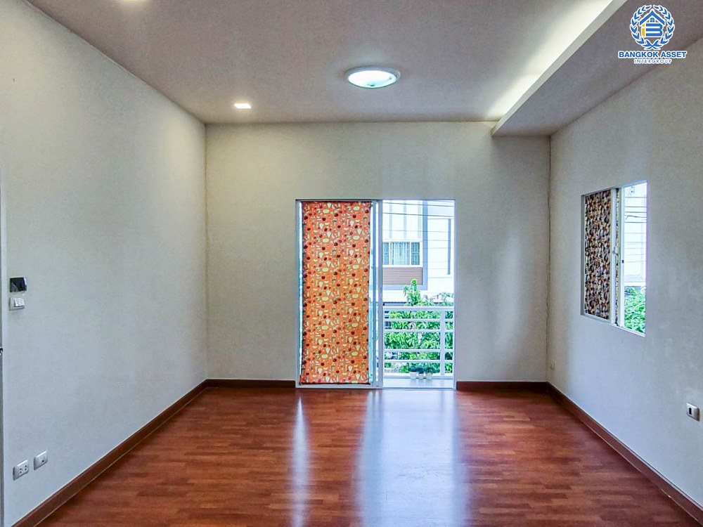 *****บ้านเดี่ยวมือสอง โครงการ แลนซีโอ คริป ปิ่นเกล้า-พระราม5 เนื้อที่กว้าง 50 ตร.ว. ฟังก์ชัน 3 ห้องนอน 2 ห้องน้ำ 2 ที่จอดรถ ภายในบ้านสภาพเหมือนบ้านใหม่ เจ้าของเดิมไม่ค่อยได้อยู่ บนทำเลแห่งการเดินทาง เชื่อมต่อถนนกาญจนาภิเษก(ซอยวัดพระเงิน) ถนนรัตนาธิเบศร์ ถนนนครอินทร์ และทางด่วน "ศรีรัช"