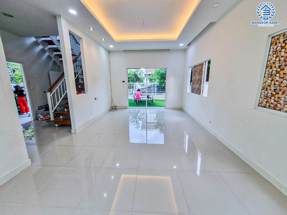 *****บ้านเดี่ยวมือสอง โครงการ แลนซีโอ คริป ปิ่นเกล้า-พระราม5 เนื้อที่กว้าง 50 ตร.ว. ฟังก์ชัน 3 ห้องนอน 2 ห้องน้ำ 2 ที่จอดรถ ภายในบ้านสภาพเหมือนบ้านใหม่ เจ้าของเดิมไม่ค่อยได้อยู่ บนทำเลแห่งการเดินทาง เชื่อมต่อถนนกาญจนาภิเษก(ซอยวัดพระเงิน) ถนนรัตนาธิเบศร์ ถนนนครอินทร์ และทางด่วน "ศรีรัช"