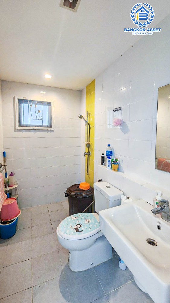 *****บ้านแฝดมือสอง โครงการ คาซ่า เพรสโต้ วงแหวน-ปิ่นเกล้า เนื้อที่กว้าง 35 ตร.ว. ฟังก์ชัน 3 ห้องนอน 2 ห้องน้ำ 2 ที่จอดรถ สภาพพร้อมเข้าอยู่ มีความเป็นส่วนตัว และราคาคุ้มค่าที่สุดในโซนนี้ บนทำเลดี เชื่อมต่อถนนกรุงนนท์-จงถนอม ถนนคลองมหาสวัสดิ์ ใกล้จุดขึ้นทางด่วน "ศรีรัช"