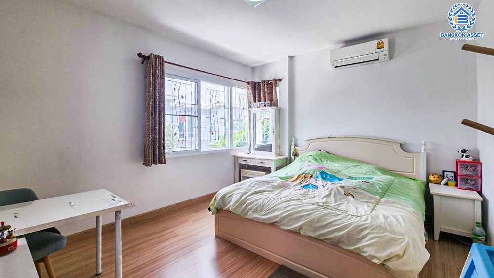 *****บ้านแฝดมือสอง โครงการ คาซ่า เพรสโต้ วงแหวน-ปิ่นเกล้า เนื้อที่กว้าง 35 ตร.ว. ฟังก์ชัน 3 ห้องนอน 2 ห้องน้ำ 2 ที่จอดรถ สภาพพร้อมเข้าอยู่ มีความเป็นส่วนตัว และราคาคุ้มค่าที่สุดในโซนนี้ บนทำเลดี เชื่อมต่อถนนกรุงนนท์-จงถนอม ถนนคลองมหาสวัสดิ์ ใกล้จุดขึ้นทางด่วน "ศรีรัช"