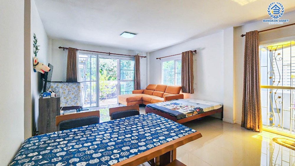 *****บ้านแฝดมือสอง โครงการ คาซ่า เพรสโต้ วงแหวน-ปิ่นเกล้า เนื้อที่กว้าง 35 ตร.ว. ฟังก์ชัน 3 ห้องนอน 2 ห้องน้ำ 2 ที่จอดรถ สภาพพร้อมเข้าอยู่ มีความเป็นส่วนตัว และราคาคุ้มค่าที่สุดในโซนนี้ บนทำเลดี เชื่อมต่อถนนกรุงนนท์-จงถนอม ถนนคลองมหาสวัสดิ์ ใกล้จุดขึ้นทางด่วน "ศรีรัช"