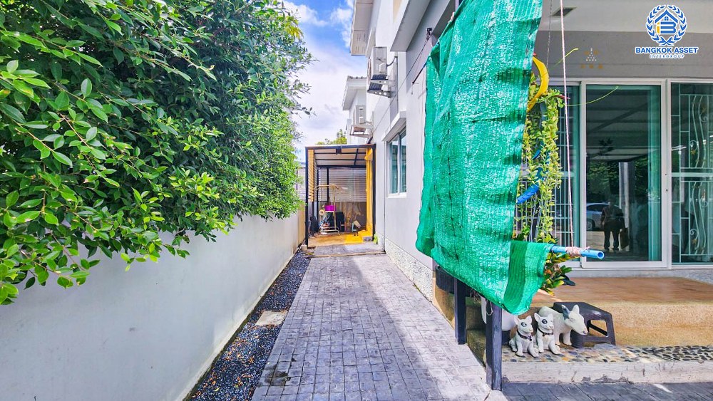 *****บ้านแฝดมือสอง โครงการ คาซ่า เพรสโต้ วงแหวน-ปิ่นเกล้า เนื้อที่กว้าง 35 ตร.ว. ฟังก์ชัน 3 ห้องนอน 2 ห้องน้ำ 2 ที่จอดรถ สภาพพร้อมเข้าอยู่ มีความเป็นส่วนตัว และราคาคุ้มค่าที่สุดในโซนนี้ บนทำเลดี เชื่อมต่อถนนกรุงนนท์-จงถนอม ถนนคลองมหาสวัสดิ์ ใกล้จุดขึ้นทางด่วน "ศรีรัช"