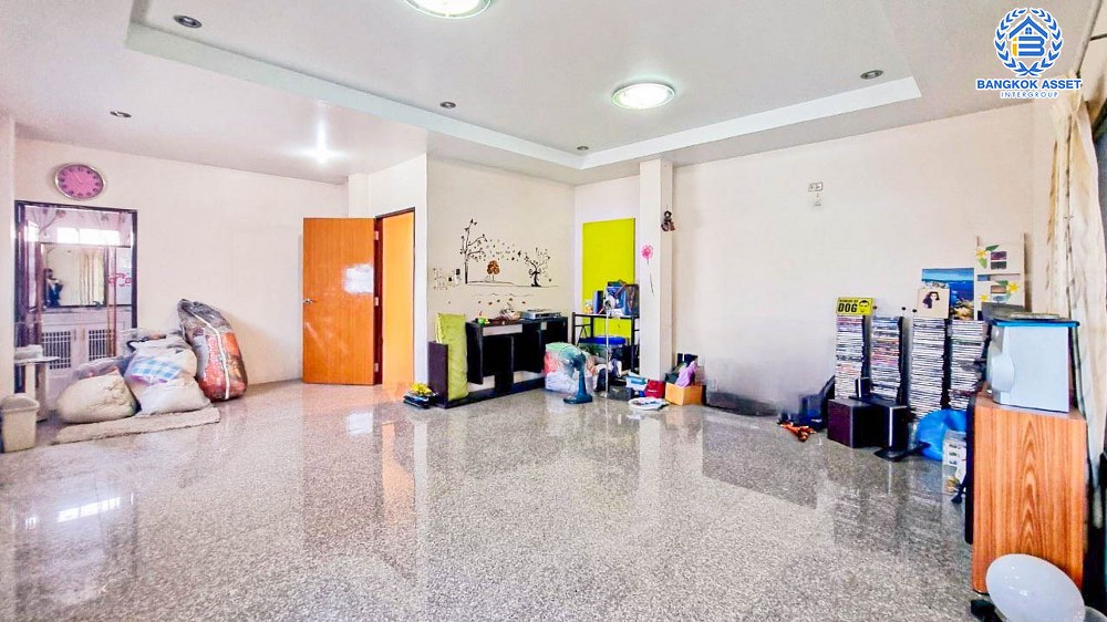 *****บ้านเดี่ยวมือสอง ซอยทรัพย์บุญชัย28 กาญจนาภิเษก เนื้อที่กว้าง 148.80 ตร.ว. ฟังก์ชัน 6 ห้องนอน 5 ห้องน้ำ 4 ที่จอดรถ บ้านหลังใหญ่พื้นที่กว้างขวาง ตอบโจทย์ครอบครัวใหญ่ บนทำเลเดินทางเข้า-ออกในเมืองสะดวก เชื่อมต่อถนนเทพารักษ์ ถนนสุขุมวิท ถนนศรีนครินทร์ ใกล้จุดขึ้นทางด่วนบางพลีสุขสวัสดิ์