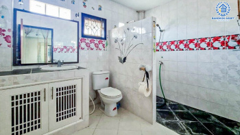 *****บ้านเดี่ยวมือสอง ซอยทรัพย์บุญชัย28 กาญจนาภิเษก เนื้อที่กว้าง 148.80 ตร.ว. ฟังก์ชัน 6 ห้องนอน 5 ห้องน้ำ 4 ที่จอดรถ บ้านหลังใหญ่พื้นที่กว้างขวาง ตอบโจทย์ครอบครัวใหญ่ บนทำเลเดินทางเข้า-ออกในเมืองสะดวก เชื่อมต่อถนนเทพารักษ์ ถนนสุขุมวิท ถนนศรีนครินทร์ ใกล้จุดขึ้นทางด่วนบางพลีสุขสวัสดิ์