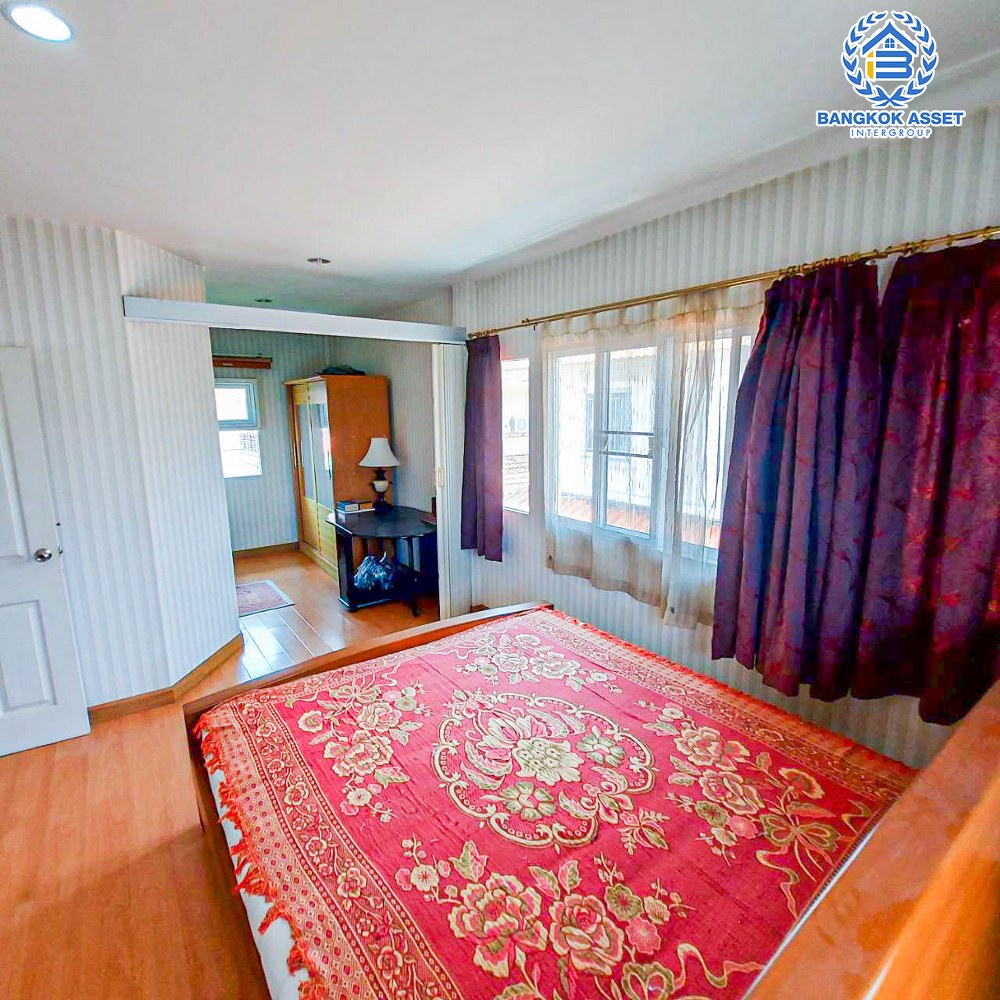 *****บ้านเดี่ยวมือสอง ชวนชื่น ปิ่นเกล้า-วงแหวน เนื้อที่กว้าง 52.20 ตร.ว. ฟังก์ชัน 3 ห้องนอน 2 ห้องน้ำ 1 ที่จอดรถ บรรยากาศโครงการร่มรื่น มีความเป็นส่วนตัว บนทำเลดี เชื่อมต่อถนนกาญจนาภิเษก ถนนอัจฉริยะพัฒนา(วัดส้มเกลี้ยง) ถนนกรุงนนท์-จงถนอม ใกล้รถไฟฟ้าสายสีม่วง "สถานีสามแยกบางใหญ่" และทางด่วน "ศรีรัช"