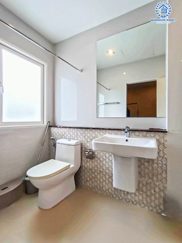 *****บ้านเดี่ยวมือสองกรุงเทพมหานคร โครงการ เดอะแกรนด์ ปิ่นเกล้า เนื้อที่กว้างขวางเกือบ 102 ตร.ว. ฟังก์ชัน 4 ห้องนอน 4 ห้องน้ำ 2 ที่จอดรถ บ้านสภาพสวย บนทำเลแห่งการเดินทาง เชื่อมต่อถนนบรมราชชนนี, ถนนพุทธมณฑลสาย 3 ใกล้จุดขึ้นทางด่วน "ศรีรัช"