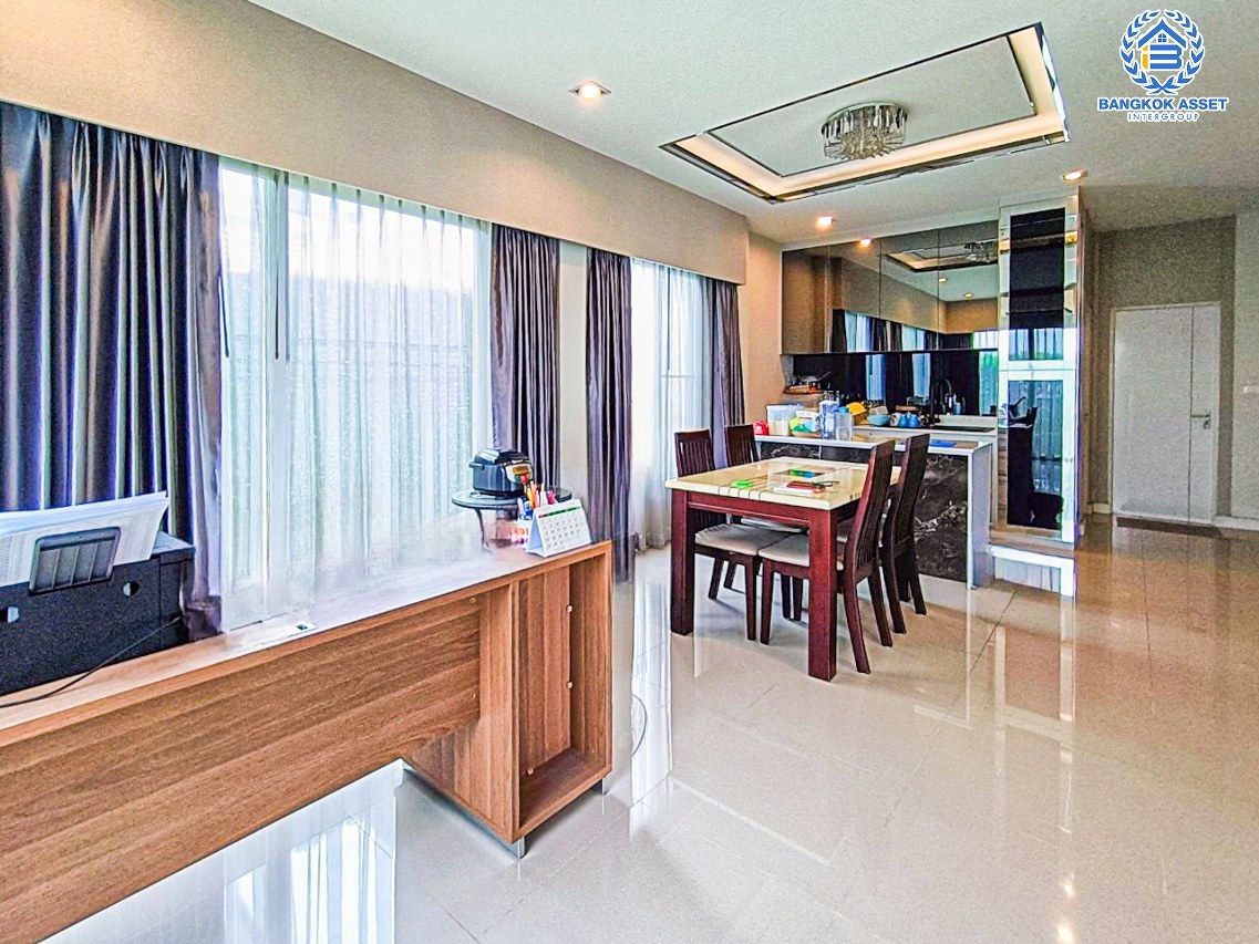 *****บ้านเดี่ยวมือสองกรุงเทพมหานคร โครงการ เดอะแกรนด์ ปิ่นเกล้า เนื้อที่กว้างขวางเกือบ 102 ตร.ว. ฟังก์ชัน 4 ห้องนอน 4 ห้องน้ำ 2 ที่จอดรถ บ้านสภาพสวย บนทำเลแห่งการเดินทาง เชื่อมต่อถนนบรมราชชนนี, ถนนพุทธมณฑลสาย 3 ใกล้จุดขึ้นทางด่วน "ศรีรัช"