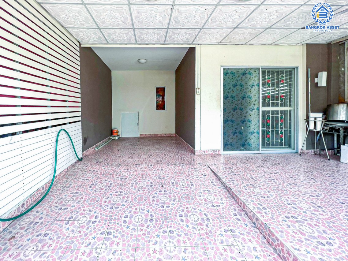 *****ทาวน์เฮ้าส์มือสองปทุมธานี โครงการ พฤกษา81 พหลโยธิน เนื้อที่ 18.1 ตร.ว. ฟังก์ชัน 3 ห้องนอน 2 ห้องน้ำ 1 ที่จอดรถ ต่อเติมเต็ม แถมฟรี! 2 เครื่องปรับอากาศ บนทำเลดี เชื่อมต่อถนนพหลโยธิน, ถนนคลองหลวง ใกล้จุดขึ้นทางด่วน "ดอนเมืองโทลเวย์" ในราคาดี!