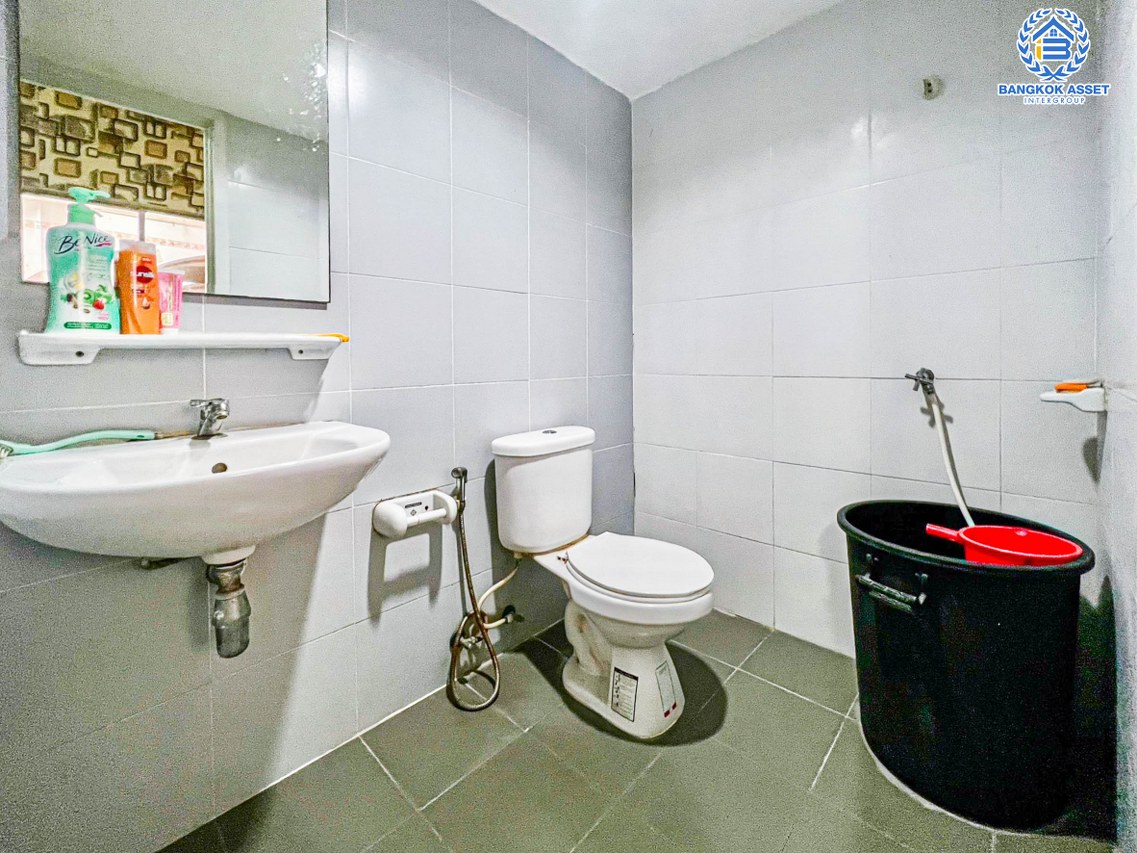 *****ทาวน์เฮ้าส์มือสองปทุมธานี โครงการ พฤกษา81 พหลโยธิน เนื้อที่ 18.1 ตร.ว. ฟังก์ชัน 3 ห้องนอน 2 ห้องน้ำ 1 ที่จอดรถ ต่อเติมเต็ม แถมฟรี! 2 เครื่องปรับอากาศ บนทำเลดี เชื่อมต่อถนนพหลโยธิน, ถนนคลองหลวง ใกล้จุดขึ้นทางด่วน "ดอนเมืองโทลเวย์" ในราคาดี!