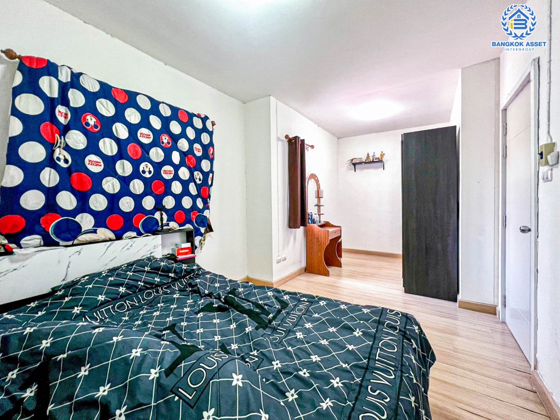 *****ทาวน์เฮ้าส์มือสองปทุมธานี โครงการ พฤกษา81 พหลโยธิน เนื้อที่ 18.1 ตร.ว. ฟังก์ชัน 3 ห้องนอน 2 ห้องน้ำ 1 ที่จอดรถ ต่อเติมเต็ม แถมฟรี! 2 เครื่องปรับอากาศ บนทำเลดี เชื่อมต่อถนนพหลโยธิน, ถนนคลองหลวง ใกล้จุดขึ้นทางด่วน "ดอนเมืองโทลเวย์" ในราคาดี!