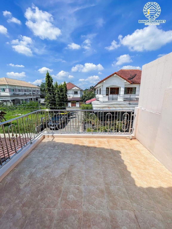 *****บ้านแฝดมือสอง โครงการ ภิรมย์การ์เด้นโฮม บางกรวย-ไทรน้อย เนื้อที่กว้าง 36 ตร.ว. ฟังก์ชัน 4 ห้องนอน 2 ห้องน้ำ 2 ที่จอดรถ บ้านสภาพเหมือนใหม่ บรรยากาศมีความเป็นส่วนตัว พร้อมเข้าอยู่ บนทำเลเดินทางสะดวก เชื่อมต่อถนนราชพฤกษ์ ถนนรัตนาธิเบศร์ ถนนบางกรวย-ไทรน้อย