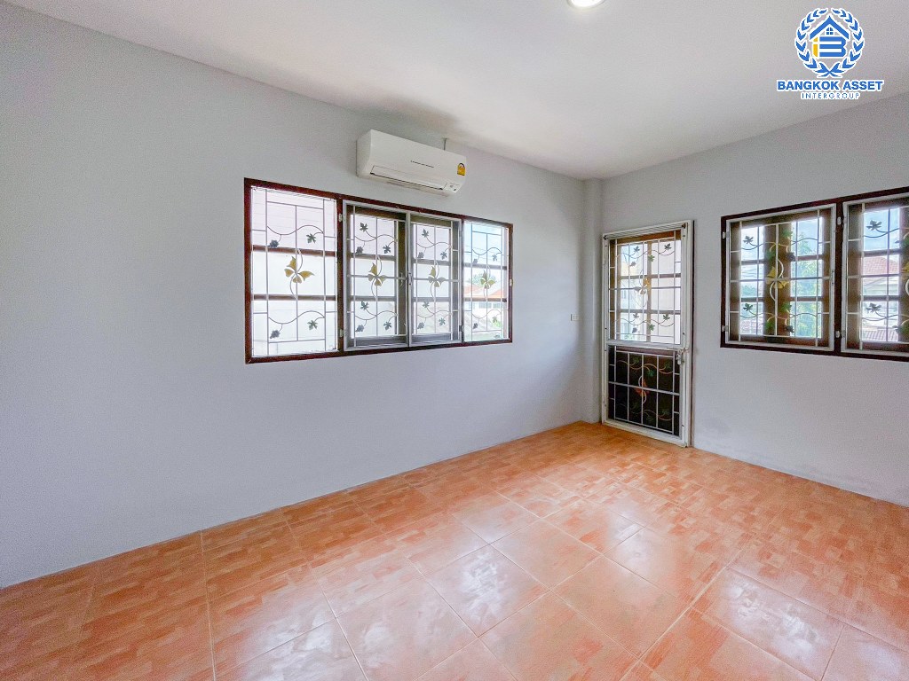 *****บ้านแฝดมือสอง โครงการ ภิรมย์การ์เด้นโฮม บางกรวย-ไทรน้อย เนื้อที่กว้าง 36 ตร.ว. ฟังก์ชัน 4 ห้องนอน 2 ห้องน้ำ 2 ที่จอดรถ บ้านสภาพเหมือนใหม่ บรรยากาศมีความเป็นส่วนตัว พร้อมเข้าอยู่ บนทำเลเดินทางสะดวก เชื่อมต่อถนนราชพฤกษ์ ถนนรัตนาธิเบศร์ ถนนบางกรวย-ไทรน้อย