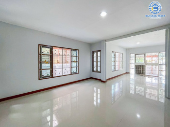 *****บ้านแฝดมือสอง โครงการ ภิรมย์การ์เด้นโฮม บางกรวย-ไทรน้อย เนื้อที่กว้าง 36 ตร.ว. ฟังก์ชัน 4 ห้องนอน 2 ห้องน้ำ 2 ที่จอดรถ บ้านสภาพเหมือนใหม่ บรรยากาศมีความเป็นส่วนตัว พร้อมเข้าอยู่ บนทำเลเดินทางสะดวก เชื่อมต่อถนนราชพฤกษ์ ถนนรัตนาธิเบศร์ ถนนบางกรวย-ไทรน้อย