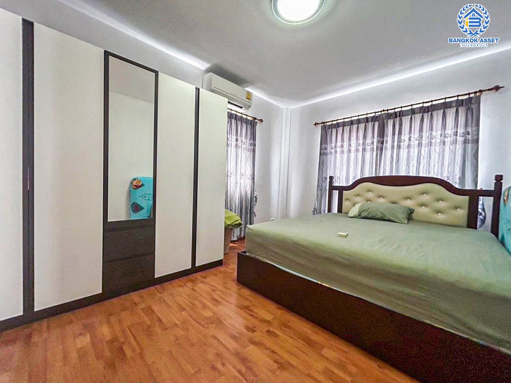 *****บ้านเดี่ยว 3 ชั้นมือสอง โครงการ คาซ่าพรีเมี่ยม ราชพฤกษ์-พระราม5 เนื้อที่ 50.40 ตร.ว. ฟังก์ชัน 4 ห้องนอน 5 ห้องน้ำ 2 ที่จอดรถ บ้านเดี่ยวหลังใหญ่ ตอบโจทย์ทุกไลฟ์สไตล์ ทำเลโครงการติดถนนใหญ่ เชื่อมต่อรัตนาธิเบศร์ ถนนราชพฤกษ์ ใกล้รถไฟฟ้าสายสีม่วง "สถานีบางพลู" และทางด่วน "ศรีรัช"