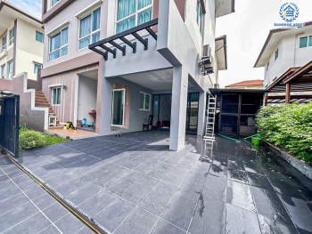 *****บ้านเดี่ยว 3 ชั้นมือสอง โครงการ คาซ่าพรีเมี่ยม ราชพฤกษ์-พระราม5 เนื้อที่ 50.40 ตร.ว. ฟังก์ชัน 4 ห้องนอน 5 ห้องน้ำ 2 ที่จอดรถ บ้านเดี่ยวหลังใหญ่ ตอบโจทย์ทุกไลฟ์สไตล์ ทำเลโครงการติดถนนใหญ่ เชื่อมต่อรัตนาธิเบศร์ ถนนราชพฤกษ์ ใกล้รถไฟฟ้าสายสีม่วง "สถานีบางพลู" และทางด่วน "ศรีรัช"