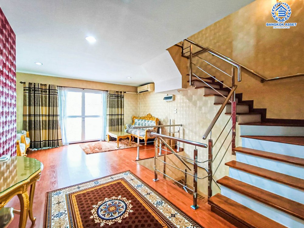 *****ทาวน์เฮ้าส์มือสอง 3 ชั้น โครงการ ซื่อตรง แกรนด์โฮม เกษตร-รัชโยธิน หลังมุม เนื้อที่กว้าง 44.60 ตร.ว. ฟังก์ชัน 5 ห้องนอน 3 ห้องน้ำ 3 ที่จอดรถ โฮมออฟฟิศทำเลทอง บนทำเลเดินทางสะดวก เชื่อมต่อถนนรัชดาภิเษก ถนนลาดพร้าว ใกล้รถไฟฟ้าสายสีเขียว "สถานีเสนานิคม" และจุดขึ้นทางด่วน "ห้าแยกลาดพร้าว"