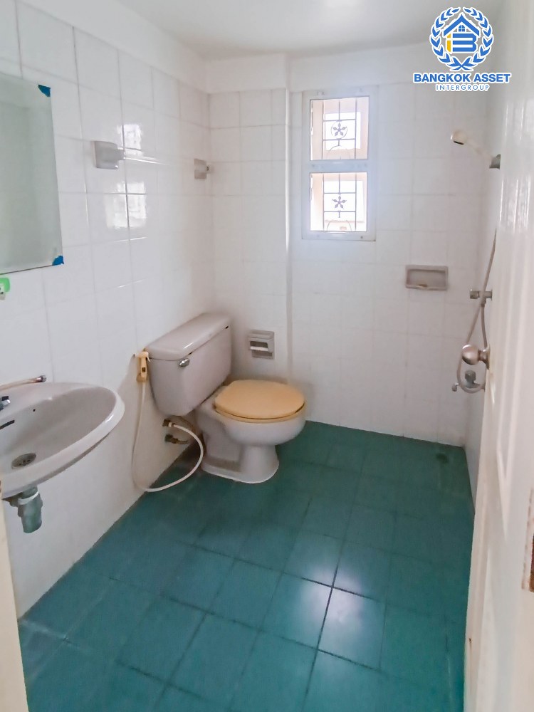 *****บ้านเดี่ยวมือสอง โครงการ สินบดี ราชพฤกษ์-รัตนาธิเบศร์ เนื้อที่ 60.10 ตร.ว. ฟังก์ชัน 3 ห้องนอน 3 ห้องน้ำ 1 ที่จอดรถ บ้านสภาพดี พร้อมเข้าอยู่ ซื้อไปอยู่ก็ดี จะรีโนทเวทก็คุ้มค่า บนทำเลเดินทางสะดวก เชื่อมต่อถนนราชพฤษ์ ถนนบางกรวย-ไทรน้อย ใกล้รถไฟฟ้าสายสีม่วง "สถานีบางพลู"