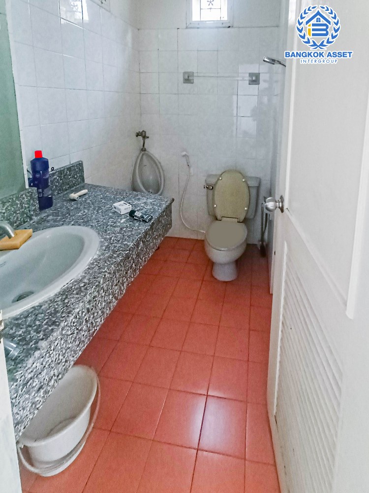 *****บ้านเดี่ยวมือสอง โครงการ สินบดี ราชพฤกษ์-รัตนาธิเบศร์ เนื้อที่ 60.10 ตร.ว. ฟังก์ชัน 3 ห้องนอน 3 ห้องน้ำ 1 ที่จอดรถ บ้านสภาพดี พร้อมเข้าอยู่ ซื้อไปอยู่ก็ดี จะรีโนทเวทก็คุ้มค่า บนทำเลเดินทางสะดวก เชื่อมต่อถนนราชพฤษ์ ถนนบางกรวย-ไทรน้อย ใกล้รถไฟฟ้าสายสีม่วง "สถานีบางพลู"