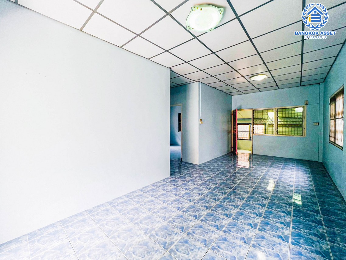 *****บ้านแฝดมือสองนนทบุรี หมู่บ้าน ศิรัตน์ กาญจนาภิเษก เนื้อที่กว้าง 38.2 ตร.ว. ฟังก์ชัน 2 ห้องนอน 2 ห้องน้ำ 1 ที่จอดรถ แถมฟรี! 1 เครื่องปรับอากาศ บนทำเลดี เชื่อมต่อ ถนนกาญจนาภิเษก, ถนนนครอินทร์ ใกล้รถไฟฟ้าสายสีม่วง "สถานีตลาดบางใหญ่" จองเลย!