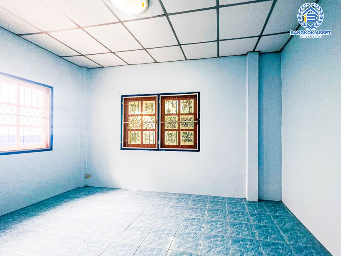 *****บ้านแฝดมือสองนนทบุรี หมู่บ้าน ศิรัตน์ กาญจนาภิเษก เนื้อที่กว้าง 38.2 ตร.ว. ฟังก์ชัน 2 ห้องนอน 2 ห้องน้ำ 1 ที่จอดรถ แถมฟรี! 1 เครื่องปรับอากาศ บนทำเลดี เชื่อมต่อ ถนนกาญจนาภิเษก, ถนนนครอินทร์ ใกล้รถไฟฟ้าสายสีม่วง "สถานีตลาดบางใหญ่" จองเลย!