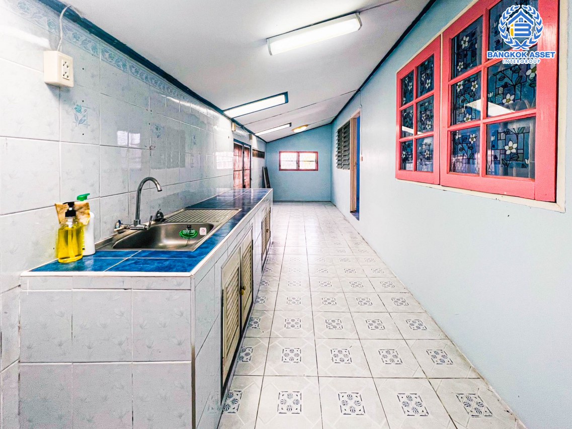 *****บ้านแฝดมือสองนนทบุรี หมู่บ้าน ศิรัตน์ กาญจนาภิเษก เนื้อที่กว้าง 38.2 ตร.ว. ฟังก์ชัน 2 ห้องนอน 2 ห้องน้ำ 1 ที่จอดรถ แถมฟรี! 1 เครื่องปรับอากาศ บนทำเลดี เชื่อมต่อ ถนนกาญจนาภิเษก, ถนนนครอินทร์ ใกล้รถไฟฟ้าสายสีม่วง "สถานีตลาดบางใหญ่" จองเลย!