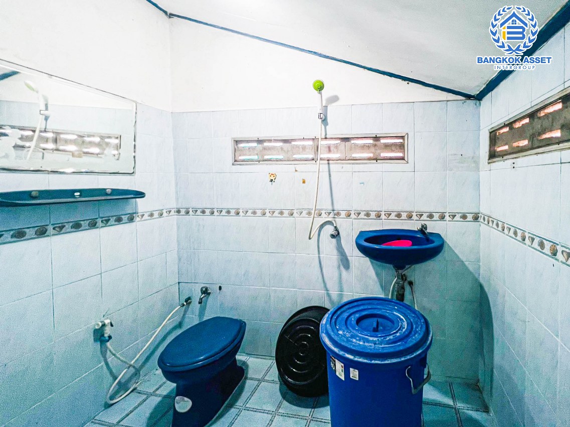 *****บ้านแฝดมือสองนนทบุรี หมู่บ้าน ศิรัตน์ กาญจนาภิเษก เนื้อที่กว้าง 38.2 ตร.ว. ฟังก์ชัน 2 ห้องนอน 2 ห้องน้ำ 1 ที่จอดรถ แถมฟรี! 1 เครื่องปรับอากาศ บนทำเลดี เชื่อมต่อ ถนนกาญจนาภิเษก, ถนนนครอินทร์ ใกล้รถไฟฟ้าสายสีม่วง "สถานีตลาดบางใหญ่" จองเลย!