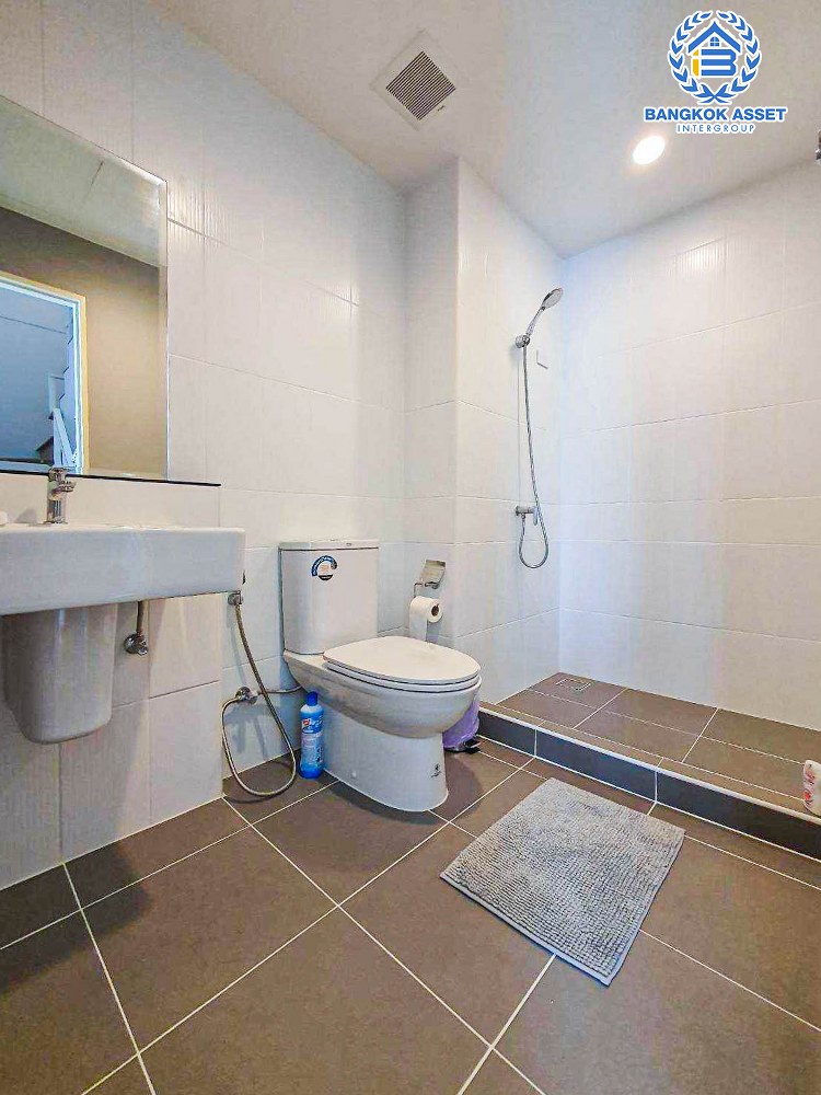 *****ทาวน์โฮม 3 มือสอง โครงการ บ้านกลางเมือง ราชพฤกษ์-พระราม5 หลังมุม เนื้อที่ 17.30 ตร.ว. ฟังก์ชัน 3 ห้องนอน 3 ห้องน้ำ 1 ที่จอดรถ ตอบโจทย์ไลฟ์สไตล์หลากหลาย หรือใช้เป็นโฮมออฟฟิศ โครงการบนทำเลเดินทางสะดวก เชื่อมต่อถนนราชพฤกษ์ ใกล้รถไฟฟ้าสายสีม่วง "สถานีติวานนท์" และจุดขึ้นทางด่วน "ศรีรัช"