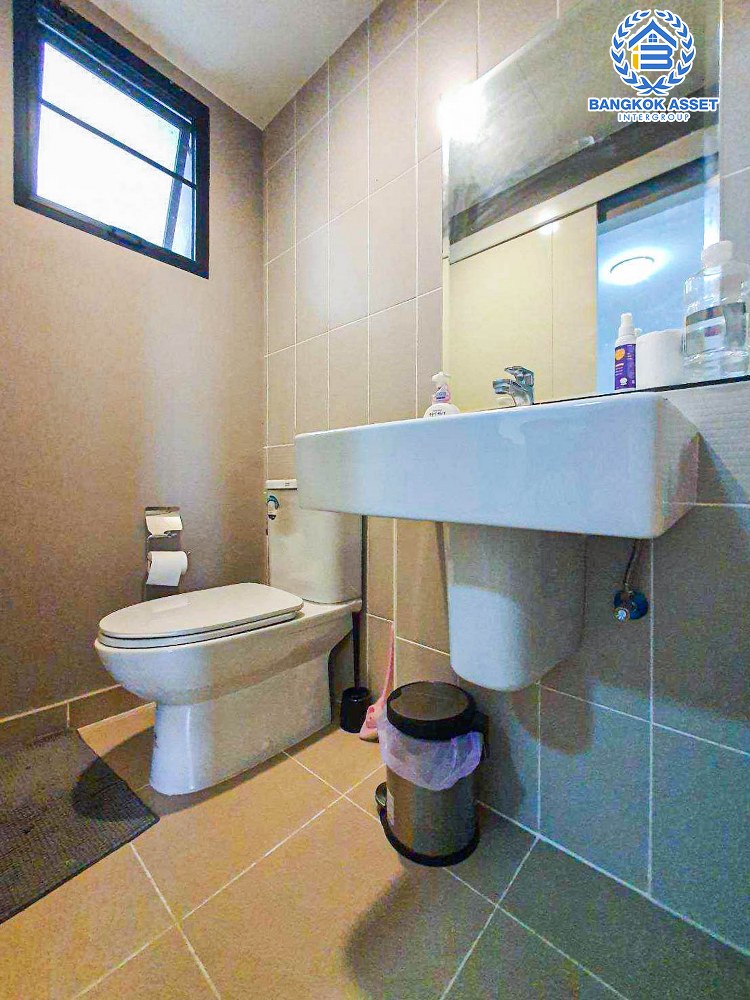 *****ทาวน์โฮม 3 มือสอง โครงการ บ้านกลางเมือง ราชพฤกษ์-พระราม5 หลังมุม เนื้อที่ 17.30 ตร.ว. ฟังก์ชัน 3 ห้องนอน 3 ห้องน้ำ 1 ที่จอดรถ ตอบโจทย์ไลฟ์สไตล์หลากหลาย หรือใช้เป็นโฮมออฟฟิศ โครงการบนทำเลเดินทางสะดวก เชื่อมต่อถนนราชพฤกษ์ ใกล้รถไฟฟ้าสายสีม่วง "สถานีติวานนท์" และจุดขึ้นทางด่วน "ศรีรัช"