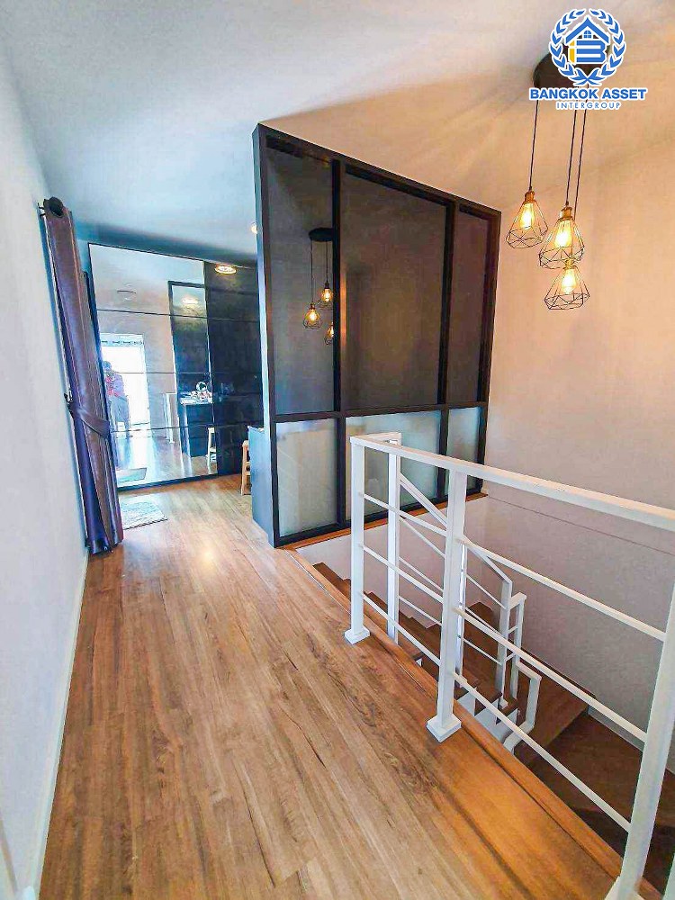 *****ทาวน์โฮม 3 มือสอง โครงการ บ้านกลางเมือง ราชพฤกษ์-พระราม5 หลังมุม เนื้อที่ 17.30 ตร.ว. ฟังก์ชัน 3 ห้องนอน 3 ห้องน้ำ 1 ที่จอดรถ ตอบโจทย์ไลฟ์สไตล์หลากหลาย หรือใช้เป็นโฮมออฟฟิศ โครงการบนทำเลเดินทางสะดวก เชื่อมต่อถนนราชพฤกษ์ ใกล้รถไฟฟ้าสายสีม่วง "สถานีติวานนท์" และจุดขึ้นทางด่วน "ศรีรัช"