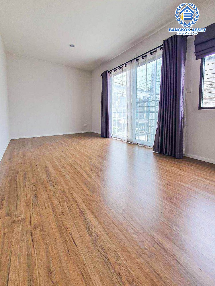 *****ทาวน์โฮม 3 มือสอง โครงการ บ้านกลางเมือง ราชพฤกษ์-พระราม5 หลังมุม เนื้อที่ 17.30 ตร.ว. ฟังก์ชัน 3 ห้องนอน 3 ห้องน้ำ 1 ที่จอดรถ ตอบโจทย์ไลฟ์สไตล์หลากหลาย หรือใช้เป็นโฮมออฟฟิศ โครงการบนทำเลเดินทางสะดวก เชื่อมต่อถนนราชพฤกษ์ ใกล้รถไฟฟ้าสายสีม่วง "สถานีติวานนท์" และจุดขึ้นทางด่วน "ศรีรัช"