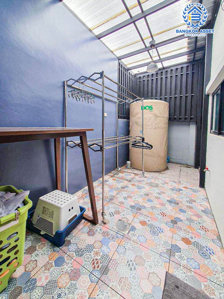 *****ทาวน์โฮม 3 มือสอง โครงการ บ้านกลางเมือง ราชพฤกษ์-พระราม5 หลังมุม เนื้อที่ 17.30 ตร.ว. ฟังก์ชัน 3 ห้องนอน 3 ห้องน้ำ 1 ที่จอดรถ ตอบโจทย์ไลฟ์สไตล์หลากหลาย หรือใช้เป็นโฮมออฟฟิศ โครงการบนทำเลเดินทางสะดวก เชื่อมต่อถนนราชพฤกษ์ ใกล้รถไฟฟ้าสายสีม่วง "สถานีติวานนท์" และจุดขึ้นทางด่วน "ศรีรัช"