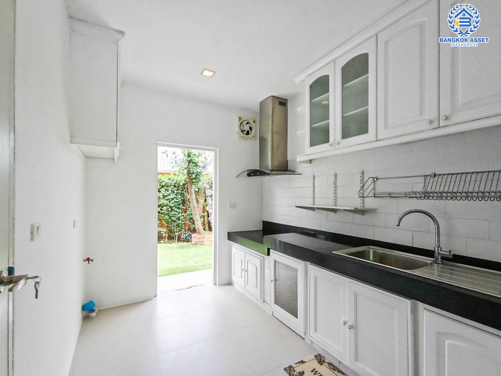 *****บ้านเดี่ยวมือสอง โครงการ คาซ่าวิลล์ ราชพฤกษ์-แจ้งวัฒนะ หลังมุม เนื้อที่กว่า 142.20 ตร.ว. ฟังก์ชัน 5 ห้องนอน 6 ห้องน้ำ จอดรถได้ 4 คัน ภายในสภาพใหม่มาก โครงการตั้งบนทำเลเดินทางสะดวก ติดถนนราชพฤกษ์ ใกล้โครงการรถไฟฟ้าสายสีม่วง "สถานีท่าอิฐ" และทางด่วน "แจ้งวัฒนะ"