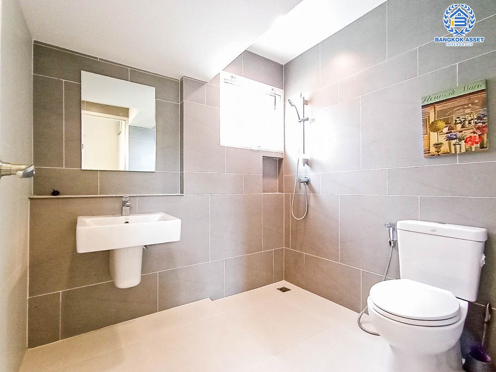 *****บ้านเดี่ยวมือสอง โครงการ คาซ่าวิลล์ ราชพฤกษ์-แจ้งวัฒนะ หลังมุม เนื้อที่กว่า 142.20 ตร.ว. ฟังก์ชัน 5 ห้องนอน 6 ห้องน้ำ จอดรถได้ 4 คัน ภายในสภาพใหม่มาก โครงการตั้งบนทำเลเดินทางสะดวก ติดถนนราชพฤกษ์ ใกล้โครงการรถไฟฟ้าสายสีม่วง "สถานีท่าอิฐ" และทางด่วน "แจ้งวัฒนะ"