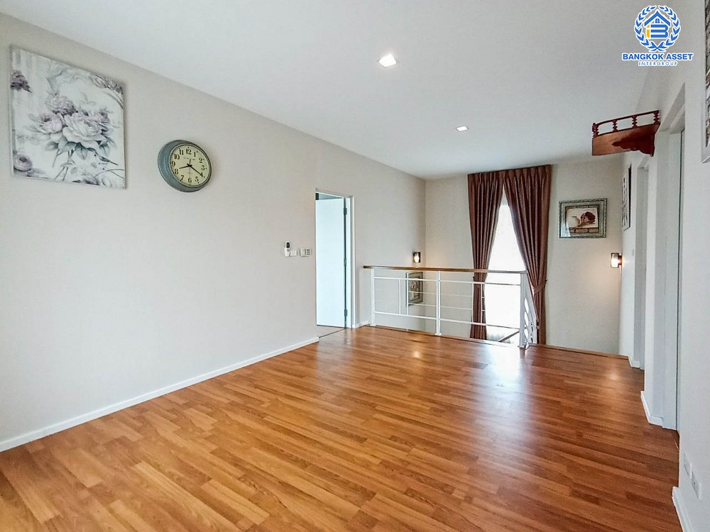 *****บ้านเดี่ยวมือสอง โครงการ คาซ่าวิลล์ ราชพฤกษ์-แจ้งวัฒนะ หลังมุม เนื้อที่กว่า 142.20 ตร.ว. ฟังก์ชัน 5 ห้องนอน 6 ห้องน้ำ จอดรถได้ 4 คัน ภายในสภาพใหม่มาก โครงการตั้งบนทำเลเดินทางสะดวก ติดถนนราชพฤกษ์ ใกล้โครงการรถไฟฟ้าสายสีม่วง "สถานีท่าอิฐ" และทางด่วน "แจ้งวัฒนะ"