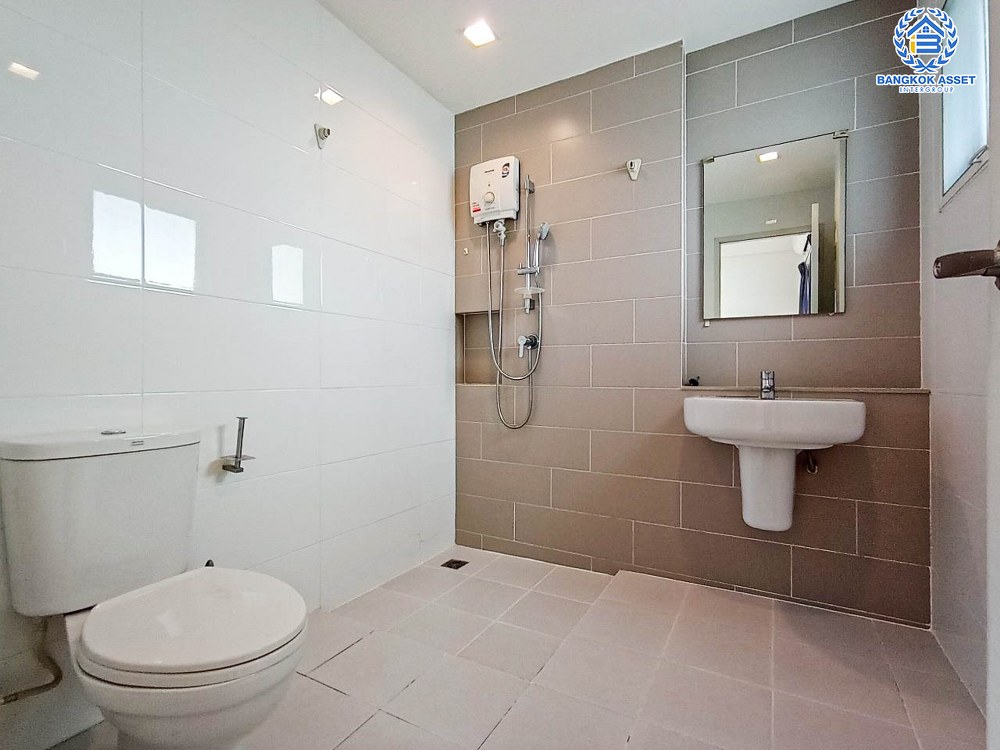 *****บ้านเดี่ยวมือสอง โครงการ คาซ่าวิลล์ ราชพฤกษ์-แจ้งวัฒนะ หลังมุม เนื้อที่กว่า 142.20 ตร.ว. ฟังก์ชัน 5 ห้องนอน 6 ห้องน้ำ จอดรถได้ 4 คัน ภายในสภาพใหม่มาก โครงการตั้งบนทำเลเดินทางสะดวก ติดถนนราชพฤกษ์ ใกล้โครงการรถไฟฟ้าสายสีม่วง "สถานีท่าอิฐ" และทางด่วน "แจ้งวัฒนะ"