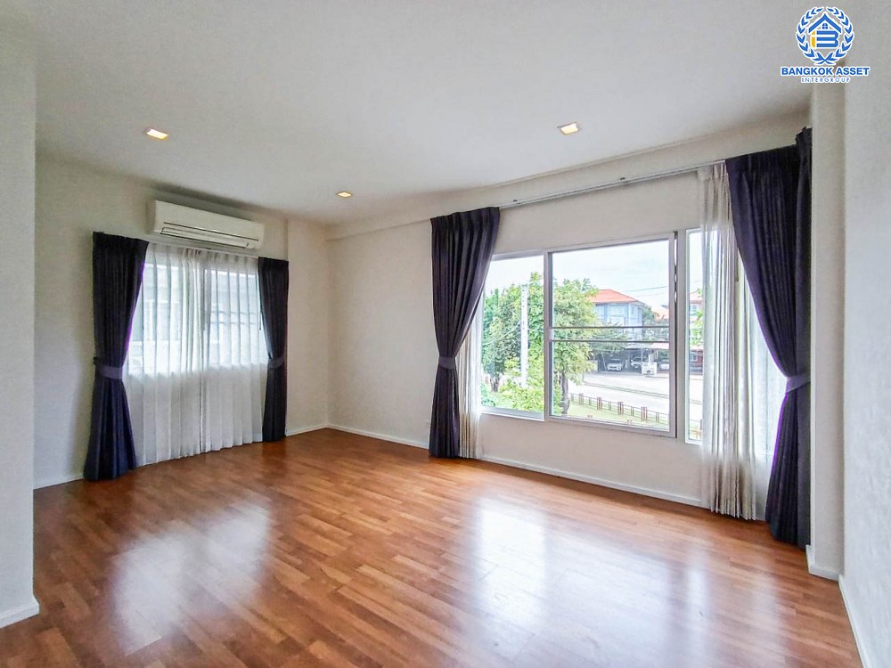 *****บ้านเดี่ยวมือสอง โครงการ คาซ่าวิลล์ ราชพฤกษ์-แจ้งวัฒนะ หลังมุม เนื้อที่กว่า 142.20 ตร.ว. ฟังก์ชัน 5 ห้องนอน 6 ห้องน้ำ จอดรถได้ 4 คัน ภายในสภาพใหม่มาก โครงการตั้งบนทำเลเดินทางสะดวก ติดถนนราชพฤกษ์ ใกล้โครงการรถไฟฟ้าสายสีม่วง "สถานีท่าอิฐ" และทางด่วน "แจ้งวัฒนะ"