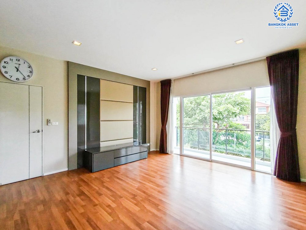 *****บ้านเดี่ยวมือสอง โครงการ คาซ่าวิลล์ ราชพฤกษ์-แจ้งวัฒนะ หลังมุม เนื้อที่กว่า 142.20 ตร.ว. ฟังก์ชัน 5 ห้องนอน 6 ห้องน้ำ จอดรถได้ 4 คัน ภายในสภาพใหม่มาก โครงการตั้งบนทำเลเดินทางสะดวก ติดถนนราชพฤกษ์ ใกล้โครงการรถไฟฟ้าสายสีม่วง "สถานีท่าอิฐ" และทางด่วน "แจ้งวัฒนะ"