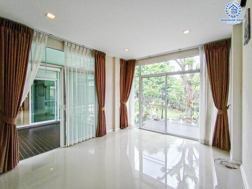 *****บ้านเดี่ยวมือสอง โครงการ คาซ่าวิลล์ ราชพฤกษ์-แจ้งวัฒนะ หลังมุม เนื้อที่กว่า 142.20 ตร.ว. ฟังก์ชัน 5 ห้องนอน 6 ห้องน้ำ จอดรถได้ 4 คัน ภายในสภาพใหม่มาก โครงการตั้งบนทำเลเดินทางสะดวก ติดถนนราชพฤกษ์ ใกล้โครงการรถไฟฟ้าสายสีม่วง "สถานีท่าอิฐ" และทางด่วน "แจ้งวัฒนะ"