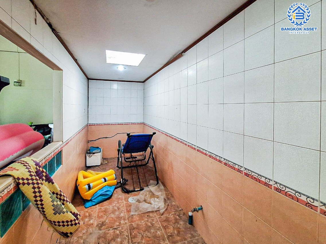 *****ทาวน์เฮ้าส์มือสองนนทบุรี หมู่บ้าน ร่มโพธิ์ รัตนาธิเบศร์ หลังมุม! เนื้อที่กว้างมากถึง 43.5 ตร.ว. ฟังก์ชัน 3 ห้องนอน 2 ห้องน้ำ 1 ที่จอดรถ แถมฟรี! 1 เครื่องปรับอากาศ, 1 เครื่องทำน้ำอุ่น บนทำเลแห่งการเดินทาง เชื่อมต่อถนนบางกรวย-ไทรน้อย ใกล้รถไฟฟ้าสายสีม่วง "สถานีบางพลู" จองเลย!