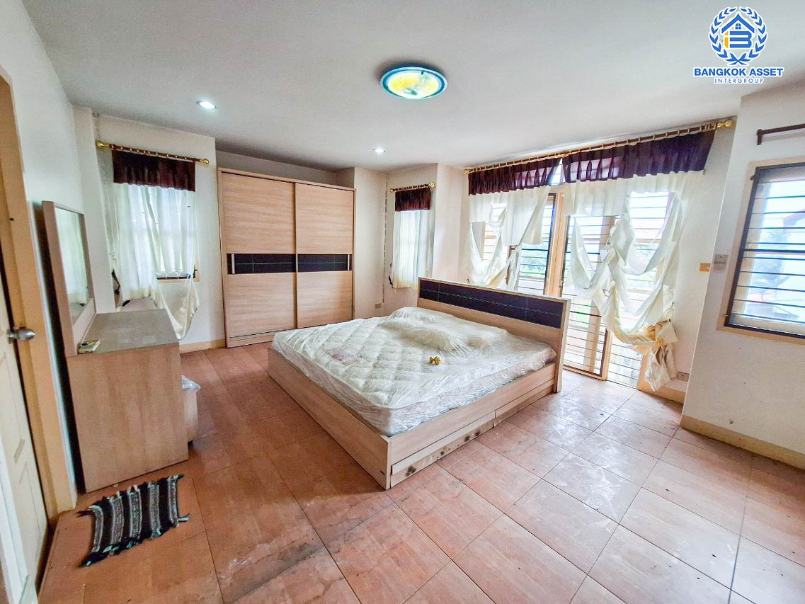 *****ทาวน์เฮ้าส์มือสองนนทบุรี หมู่บ้าน ร่มโพธิ์ รัตนาธิเบศร์ หลังมุม! เนื้อที่กว้างมากถึง 43.5 ตร.ว. ฟังก์ชัน 3 ห้องนอน 2 ห้องน้ำ 1 ที่จอดรถ แถมฟรี! 1 เครื่องปรับอากาศ, 1 เครื่องทำน้ำอุ่น บนทำเลแห่งการเดินทาง เชื่อมต่อถนนบางกรวย-ไทรน้อย ใกล้รถไฟฟ้าสายสีม่วง "สถานีบางพลู" จองเลย!