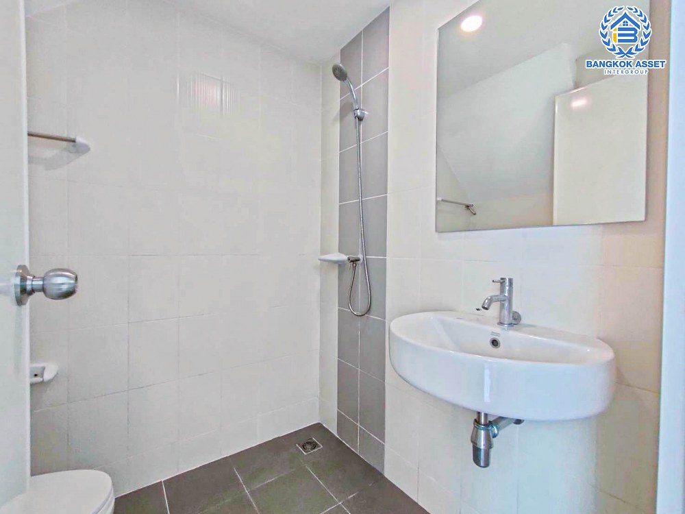 *****ทาวน์เฮ้าส์มือสอง โครงการ กัสโต้ เพชรเกษม-ทวีวัฒนา เนื้อที่ 28.80 ตร.ว. ฟังก์ชัน 4 ห้องนอน 3 ห้องน้ำ 2 ที่จอดรถ ภายในสภาพดีเยี่ยม ข้างบ้านมีพื้นที่ โครงการตั้งบนทำเลเชื่อมต่อถนนเลียบคลองทวีวัฒนา ถนนเพชรเกษม ถนนพุทธมณฑลสาย3 ถนนบรมราชชนนี จองด่วน!