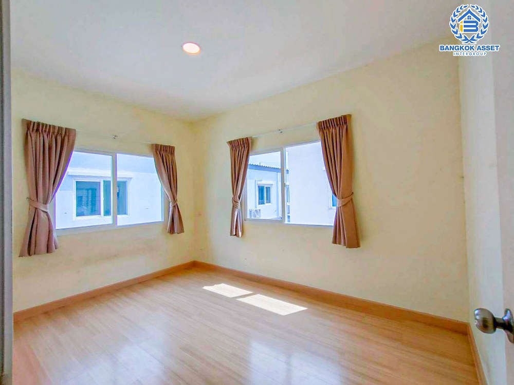 *****ทาวน์เฮ้าส์มือสอง โครงการ กัสโต้ เพชรเกษม-ทวีวัฒนา เนื้อที่ 28.80 ตร.ว. ฟังก์ชัน 4 ห้องนอน 3 ห้องน้ำ 2 ที่จอดรถ ภายในสภาพดีเยี่ยม ข้างบ้านมีพื้นที่ โครงการตั้งบนทำเลเชื่อมต่อถนนเลียบคลองทวีวัฒนา ถนนเพชรเกษม ถนนพุทธมณฑลสาย3 ถนนบรมราชชนนี จองด่วน!