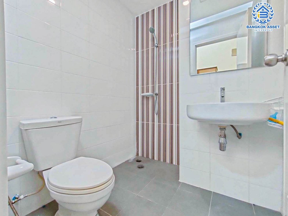 *****ทาวน์เฮ้าส์มือสอง โครงการ กัสโต้ เพชรเกษม-ทวีวัฒนา เนื้อที่ 28.80 ตร.ว. ฟังก์ชัน 4 ห้องนอน 3 ห้องน้ำ 2 ที่จอดรถ ภายในสภาพดีเยี่ยม ข้างบ้านมีพื้นที่ โครงการตั้งบนทำเลเชื่อมต่อถนนเลียบคลองทวีวัฒนา ถนนเพชรเกษม ถนนพุทธมณฑลสาย3 ถนนบรมราชชนนี จองด่วน!