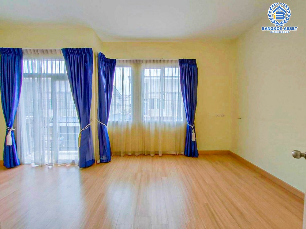 *****ทาวน์เฮ้าส์มือสอง โครงการ กัสโต้ เพชรเกษม-ทวีวัฒนา เนื้อที่ 28.80 ตร.ว. ฟังก์ชัน 4 ห้องนอน 3 ห้องน้ำ 2 ที่จอดรถ ภายในสภาพดีเยี่ยม ข้างบ้านมีพื้นที่ โครงการตั้งบนทำเลเชื่อมต่อถนนเลียบคลองทวีวัฒนา ถนนเพชรเกษม ถนนพุทธมณฑลสาย3 ถนนบรมราชชนนี จองด่วน!