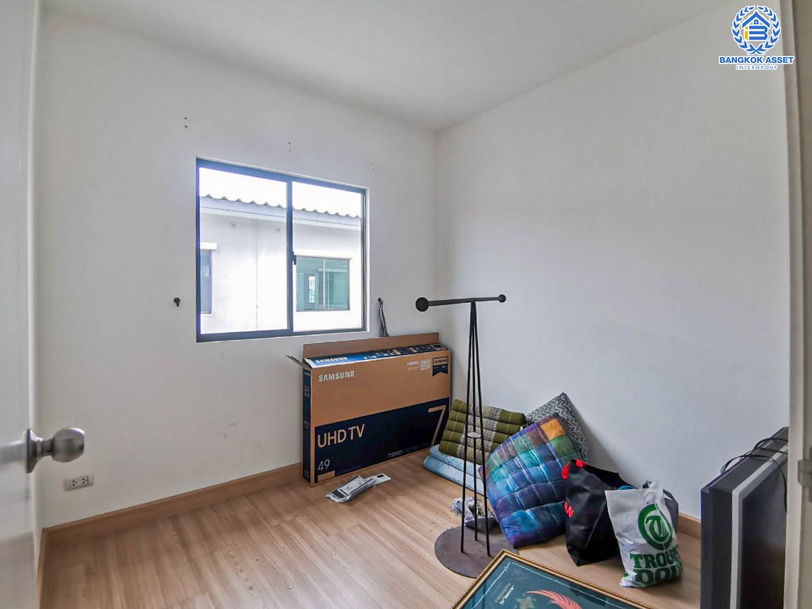 *****ทาวน์เฮ้าส์มือสองกรุงเทพมหานคร โครงการ พฤกษาวิลล์85 เลียบคลองทวีวัฒนา เนื้อที่เกือบ 19 ตร.ว. ฟังก์ชัน 3 ห้องนอน 2 ห้องน้ำ 1 ที่จอดรถ บ้านสภาพพร้อมอยู่ บนทำเลเดินทางสะดวก เชื่อมต่อถนนพุทธมณฑลสาย3 และสาย2 ใกล้รถไฟฟ้าสายสีน้ำเงิน "สถานีหลักสอง"